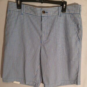 NWT Izod Men's Size 34 Waist Blue & White Checkered Flat Front Shorts